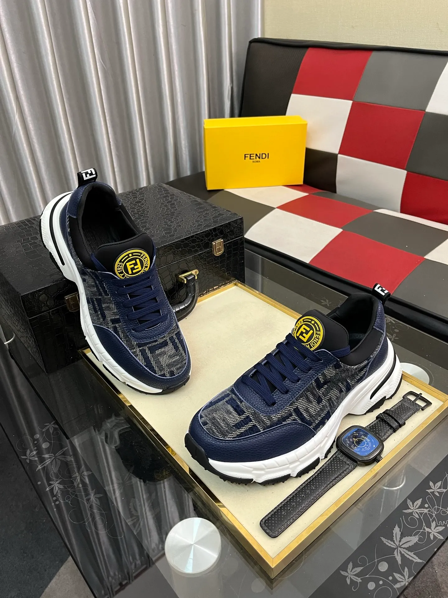 Men's Men's Shoes💰458⌚️⌚️[FENDI] Fendi's classic and comfortable men's, this sophisticated sneaker is made of soft calfskin➕genuine leather lining➕original ultra-light rubber material with rough outsole. This unique and light style suits the casual and sophisticated sensibility of this season. Size: 38-443️⃣Colors available